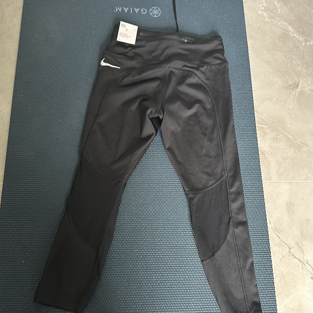 Nike - Picture 4 of 9